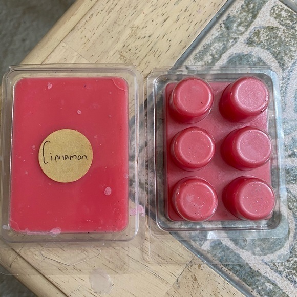 2 Hand Poured Cinnamon Wax Melts - Picture 1 of 2